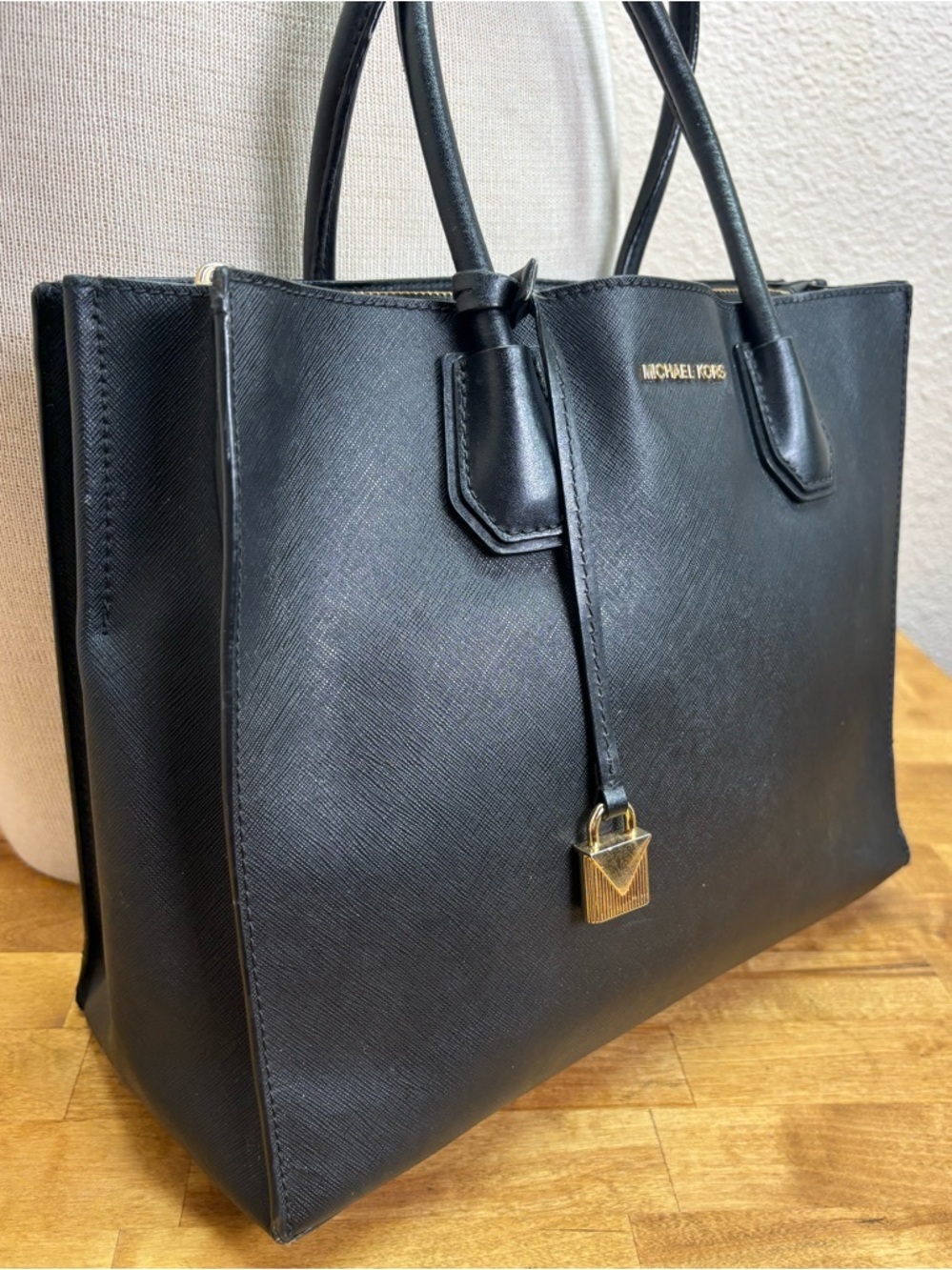 Michael Kors Mercer Medium Messenger Satchel Black Saffiano Leather Tote Flawed - Picture 5 of 12